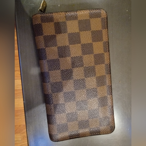 Louis Vuitton Handbags - Louis Vuitton Damier Wallet EUC